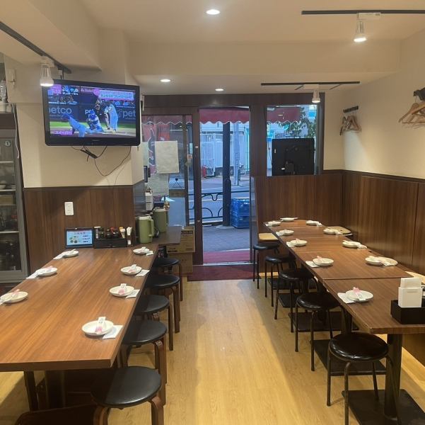 アットホームな店内です。おひとり様からお気軽にご利用できます♪もちろんラーメンだけのご利用もOK★ご友人、ご家族などのシーンに対応致します。