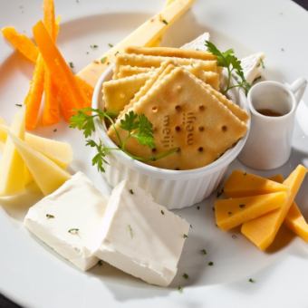 Assortment of 6 European cheeses