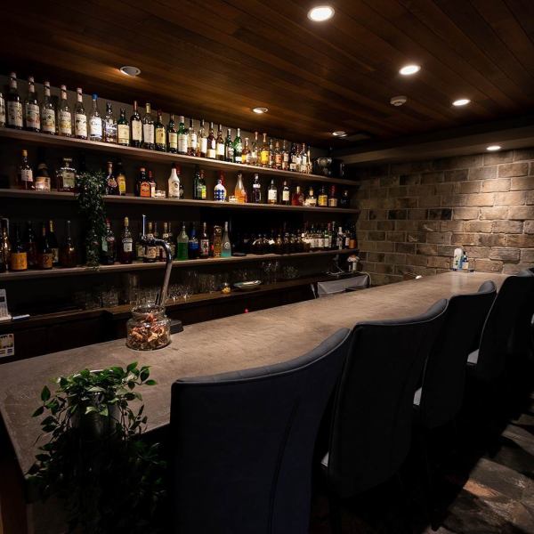 The counter seats are 6 seats in a spacious space so that they can be used by adult dates and singles.