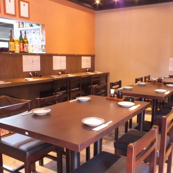 The first floor seats are suitable for small groups.We welcome your use by one person.Please enjoy a variety of distilled spirits and sake and luxurious delicacies together.We look forward to your visit.