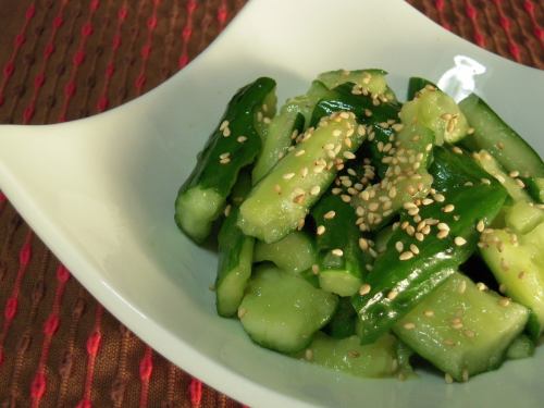 特製のきゅうりごま油あえ