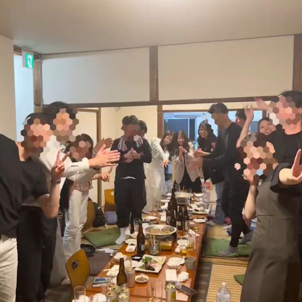 個室なので、周りを気にせずお写真のような雰囲気で楽しんでいただけます◎アットホームな空間で仲間と楽しいお酒を飲んでくださいね！
