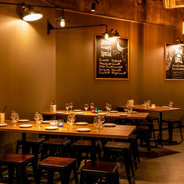 [An open space enveloped in warm colors] We will guide you to a stylish Italian izakaya ♪ We will create a calm space illuminated by soft, soft light.The modern and sophisticated interior is perfect for private meals or banquets with important people.Please feel free to use this restaurant for girls' nights or dates in Atsugi.Please feel free to contact us by phone to discuss your number of guests and requests.