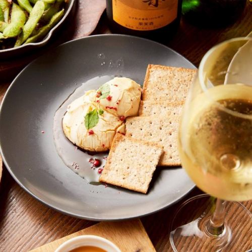 Hello😍This is BISON Hon-Atsugi store‼️

Our menu has changed since August, and we are now a casual Italian restaurant!
We will be introducing new menu items one by one, so please check out our posts!

Today we're introducing the appetizer with the cutest name!

Winnie the Pooh Cream Cheese: ¥680

A sauce made from a mixture of honey and brown sugar syrup poured generously over cream cheese!
Enjoy it with crackers~😚🤎
Winnie the Pooh🧸 was named after his love of honey! (lol)
If you're craving something sweet or love cream cheese, be sure to give this a try.

We look forward to your visit!

#Honatsugi #bison #izakaya #HonatsugiStation
#Honatsugi Izakaya #Honatsugi Station Gourmet
#Weekend lunch #Weekend lunch drinks
#bisonhonatsugi #newmenu #groupuse
#Instagrammable #Casual Italian restaurant #Italian