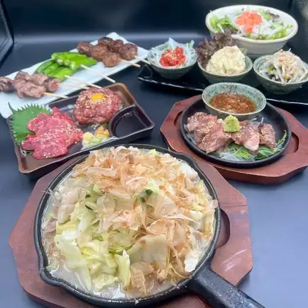 お店自慢の料理！！【塩ホルモン焼き＆上州豚やきとんコース】全7品2H飲み放題付5500円(税込)