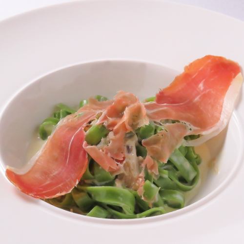 ■生ハムときのこのクリームパスタ■￥1,650（税込）～