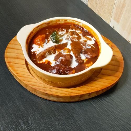 焼肉屋だからこその柔らかいタンシチューが絶品！