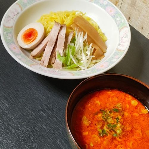 〆にお勧め！当店自慢の温、冷選べるピリ辛の坦々つけ麺！