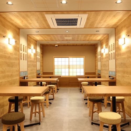 <p>On the 2nd floor, we have tables for 4 to 8 people that can be combined, so we can accommodate a large number of people and any occasion. Children are also welcome, so you can enjoy delicious sushi with your family. please give me!</p>