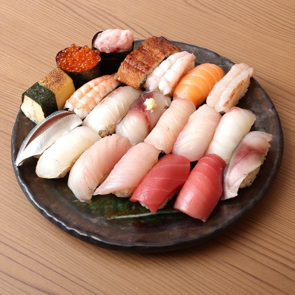 2 minutes from Temma Station! Perfect for everyday use or gatherings with close friends. Enjoy sushi with exquisite sourness and the umami of high-quality fish that fills your mouth.It's also reasonably priced at 330 JPY (incl. tax) for a whole set.