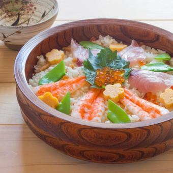 「아카샤리 해물 치라시 스시 코스(위) 오뎅 뷔페 뷔페 포함」전 7품 4000엔(부가세 포함)