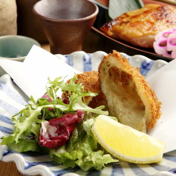 Popular with customers, crab croquette of crab and miso!