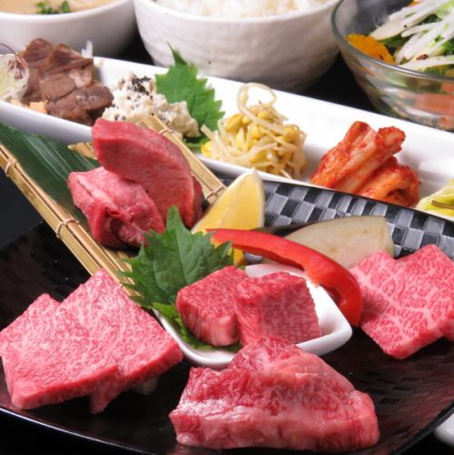 Luxurious yakiniku lunch with rare parts and red meat