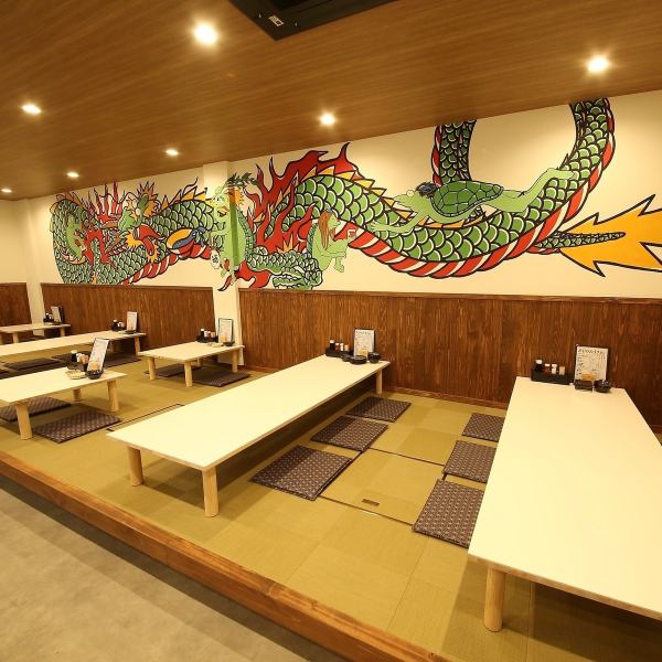 大型宴会に対応できる広々とした店内は、貸切利用も可能で、仲間との集まりや会社の宴会に最適です。テーブル席を中心に、ゆったりとしたレイアウトで、長時間の利用でも快適に過ごせます♪駅チカの立地でアクセスも良好なので、集まりやすさも魅力★宴会を盛り上げる空間をご用意しています◎