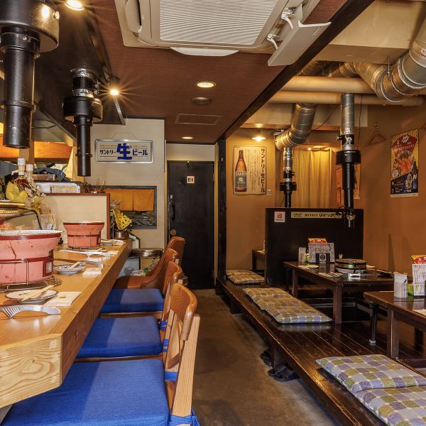 店内には広々とした掘りごたつ席もご用意しており、また最大20名様までの団体利用が可能です。落ち着いた照明が灯る和やかな空間は、会社のご宴会や地域のお集まり、ご親戚同士の会食など大人数でのイベントに最適。足を伸ばしてゆったりと寛ぎながら、質の高い炭火焼肉を囲んで賑やかなひとときをお過ごしいただけます♪