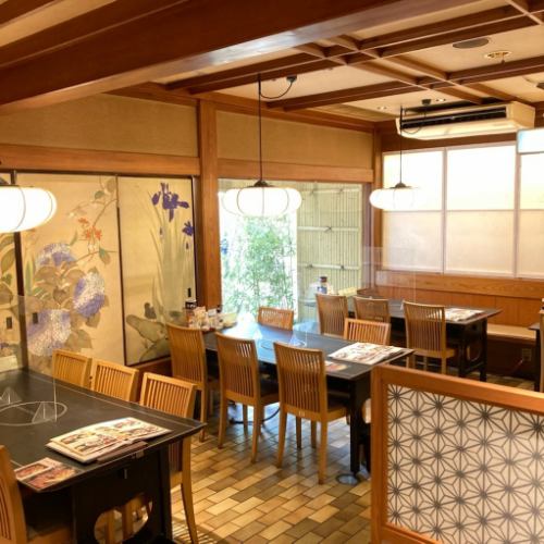 <p>The calm atmosphere of the restaurant is recommended not only for seminars, circles, and company banquets, but also for celebratory occasions.</p>