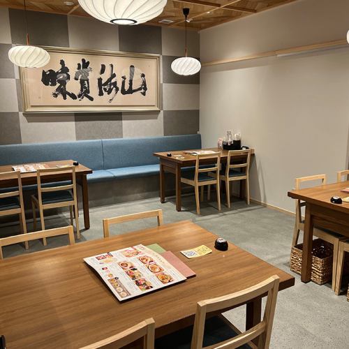 <p>《宴会におすすめ！》　この時期引っ張りだこの大型宴会が可能◎最大24名様までの宴会が可能な宴会席をご用意！ご家族でのプライベートでも会社同士の各種宴会とも相性抜群◎使い勝手抜群なお席となっておりますので利用目的に応じてお気軽にお問合せください♪</p>