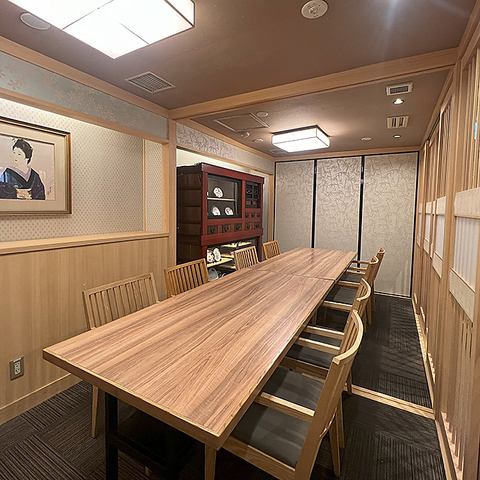 宴会可能人数最大24人！気軽なご友人との食事や、お仕事終わりの同僚との一杯にも役立つお席をご用意！テーブル席や個室など、利用シーンに合わせたお席をご用意しております♪少人数でもグループでの利用でも宴会でも、様々なシーンに対応できるお店となっておりますのでお気軽にご利用ください◎