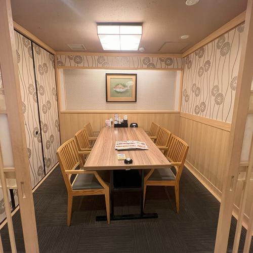 <p>【大阪・高槻の和食と寿司の隠れ家】　職人技が光る寿司と四季折々の懐石料理を、洗練された空間でゆっくりとご堪能いただけます。広々とした個室席もあり、大切なひとときを贅沢に演出。各種宴会にも対応いたします！</p>