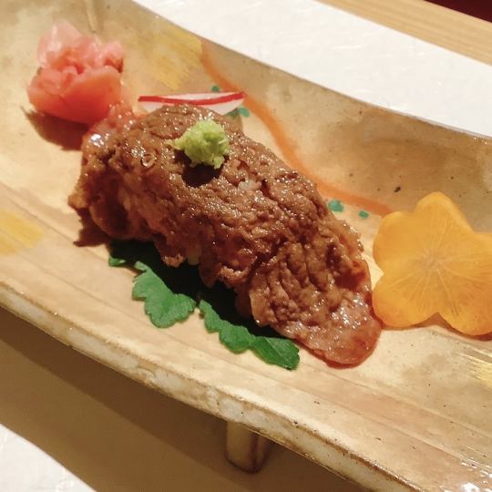 【和牛套餐】享受烤牛肉和精美的牛肉握寿司！