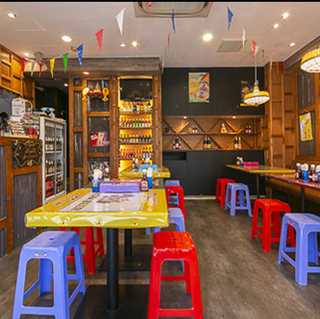 【貸切】ポップでありながら木の温もりも感じられる店内で、最大40名様までの貸切宴会が可能です。会社宴会や大人数のパーティーに最適◎まずは人数など、お気軽にご相談ください♪