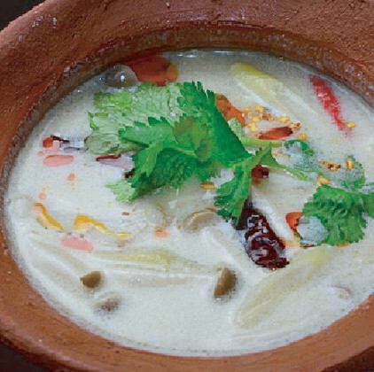 トムカーガイ(鳥のココナッツスープ)