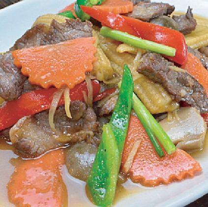 牛肉のオイスターソース炒め(パッヌアナムマンホイ)