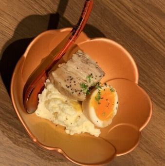 ルイビ豚肉じゃが風ポテサラ～ルイビ豚角煮～