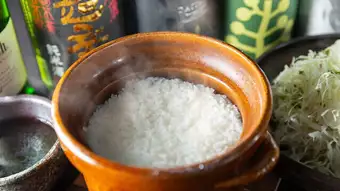 用陶罐烹調的山形縣產津屋姬米