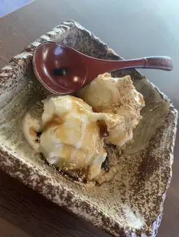 店主特色：信玄冰淇淋~澤西牛奶、紅糖漿、黃豆粉~