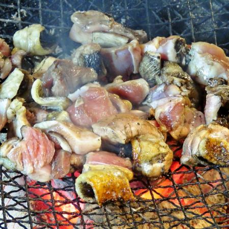 An izakaya with exquisite charcoal-grilled chicken! The ``after-meshi'' after eating charcoal-grilled thighs is exquisite!