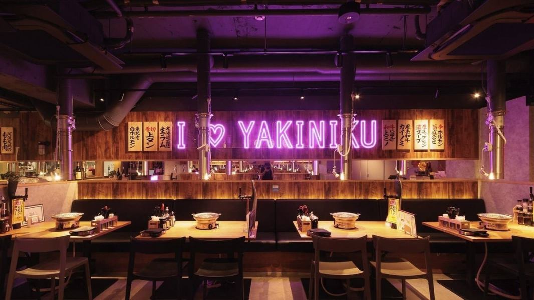 【リニューアル！】ポップな店内は、年齢層問わずお楽しみいただける空間。宴会、サク飲み、会社帰り、女子会など…様々なシーンでご利用いただけます！