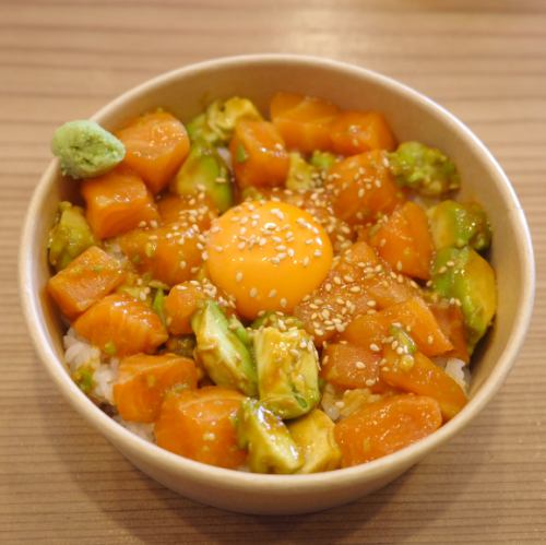 サーモンアボカド丼