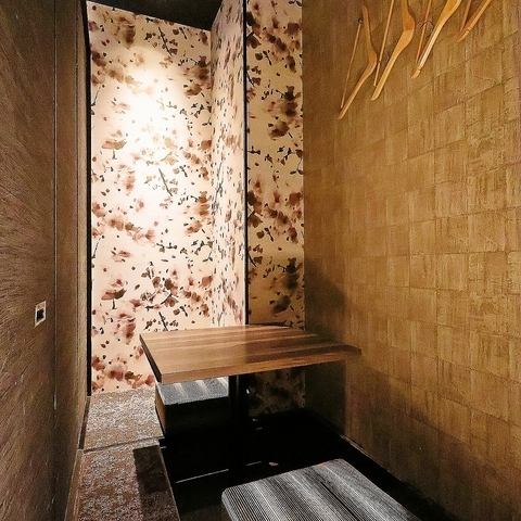 【完全個室完備】 ご宴会は『京都店』にお任せください！大人数様向けの大型個室では、ゆったりとした楽しいひと時をお過ごしいただけます。中小規模のお食事にピッタリの個室もご用意しているので、ご家族でのご利用や仲間内の飲み会にも。