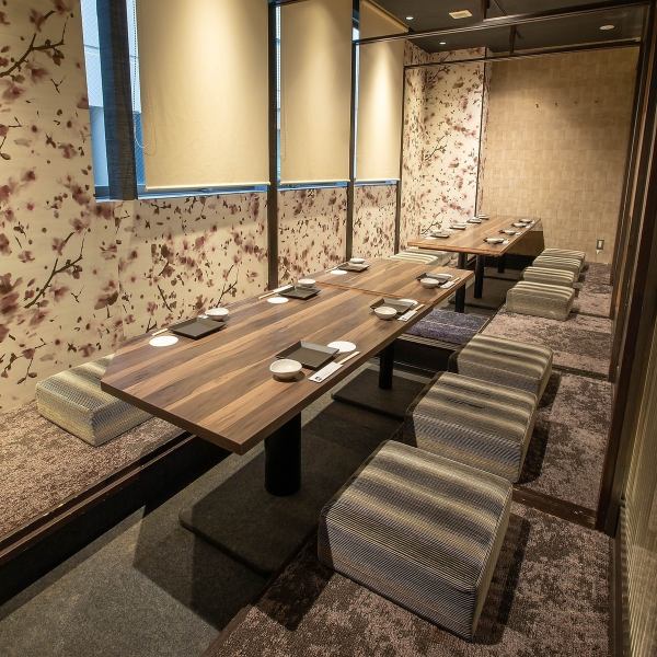 【完全個室完備】 ご宴会は『京都店』にお任せください！大人数様向けの大型個室では、ゆったりとした楽しいひと時をお過ごしいただけます。中小規模のお食事にピッタリの個室もご用意しているので、ご家族でのご利用や仲間内の飲み会にも。