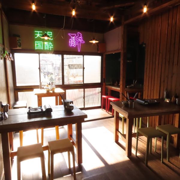 【◆温かな灯りに包まれて◆】店内全体を包み込むのは、親しみやすさと落ち着きを兼ね備えた古民家風の空間。落ち着きの空間で、極上のタッカンマリを囲む。大切な仲間たちと、リラックスしながらも贅沢な時間をお過ごしいただけます。