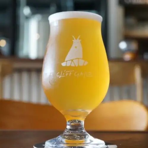 クラフトビールを楽しむ