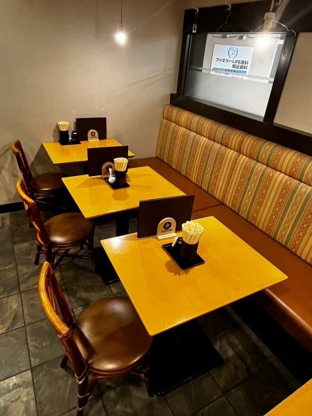 Some seats do not have a roaster, so you cannot eat yakiniku, but we do have a wide variety of a la carte dishes available. In addition, there are tables equipped with comfortable sofas, so it is recommended for solo diners who want to have a quick drink and a quick meal, or for a date!