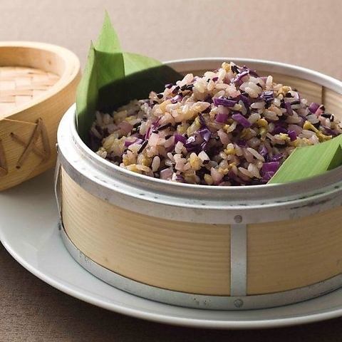 上海、広東、四川、北京などを融合させた四季の味わいをお届け