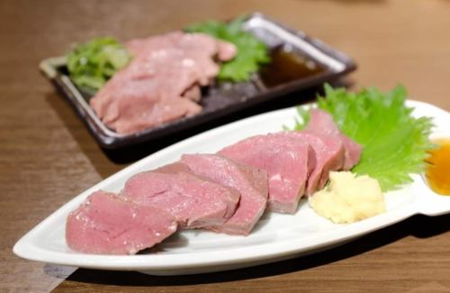Not just yakiniku ♪ Moist and low-temperature-cooked snack menu