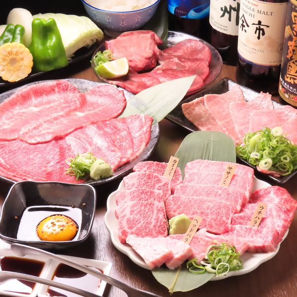 店内はアットホームな雰囲気で、一人でも入りやすい雰囲気が特徴の「焼肉　まるせん」！新鮮で美味しく品質の高い厳選されたお肉を提供しており、さらにお肉に合うお酒の銘柄も豊富に取り揃えています。お酒が好きな方にも満足いただける充実したラインナップが揃っており、おいしいお肉とお酒で楽しいひと時を過ごせます。