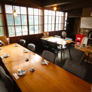 2階は飲み会にもおすすめのテーブル席♪