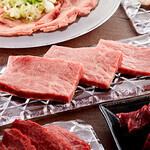 我們提供從 5000 日元起的火鍋課程和從 6000 日元起的烤肉課程。