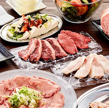 我們提供從 5000 日元起的火鍋課程和從 6000 日元起的烤肉課程。