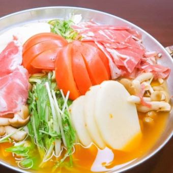 週二【深受女性歡迎的健康番茄羊肉火鍋套餐，附2小時無限暢飲，4,980日圓（含稅），共7道菜】