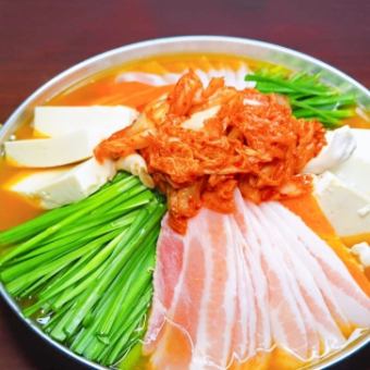 Tue 3 [Excellent compatibility! Kimchi x pork hot pot course with 2 hours of all-you-can-drink included, 4,980 yen (tax included), 7 dishes in total]