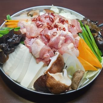 週二 4 日 【公司宴會♪ 蘑菇和土雞的火鍋套餐、2小時無限暢飲、4,980日元（含稅）、共7道菜】