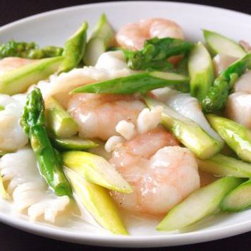 Stir-fried seafood and asparagus