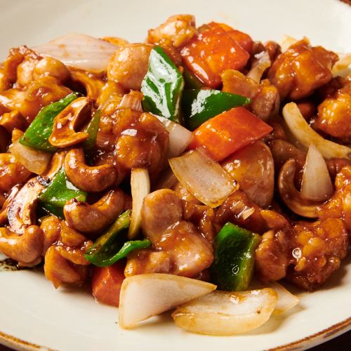Stir-fried chicken and cashew nuts (Kung Pao chicken)