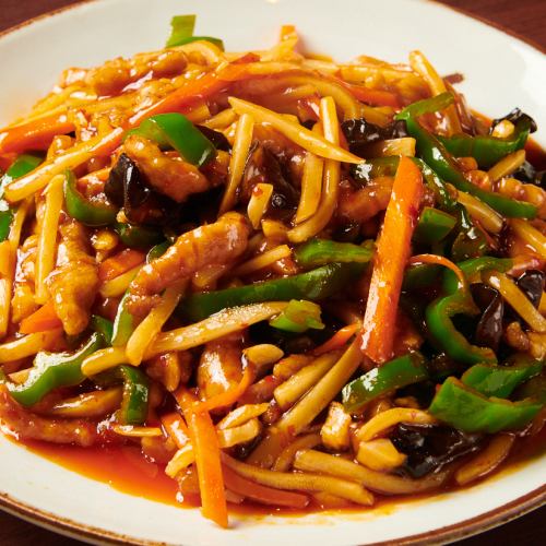 Stir-fried sweet and spicy shredded pork (fish scented meat)